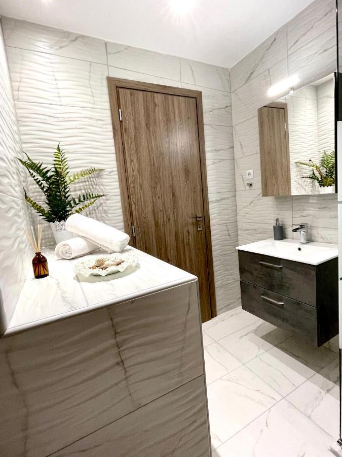 Emerald Luxury - Ath Airport