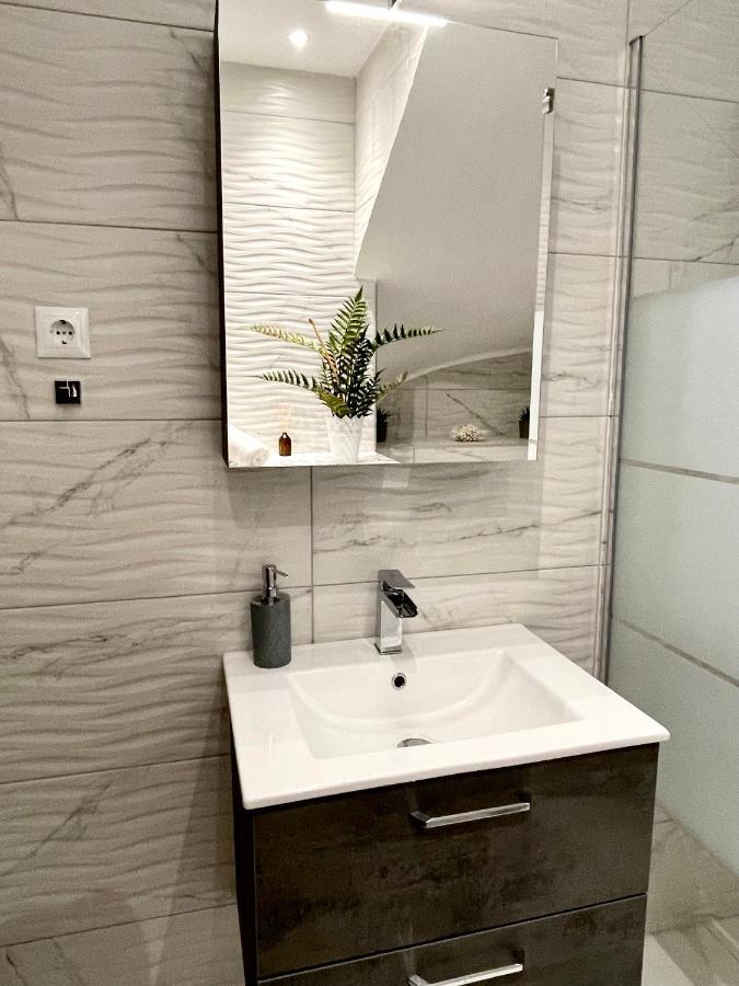 Emerald Luxury - Ath Airport Spata (East Attica)