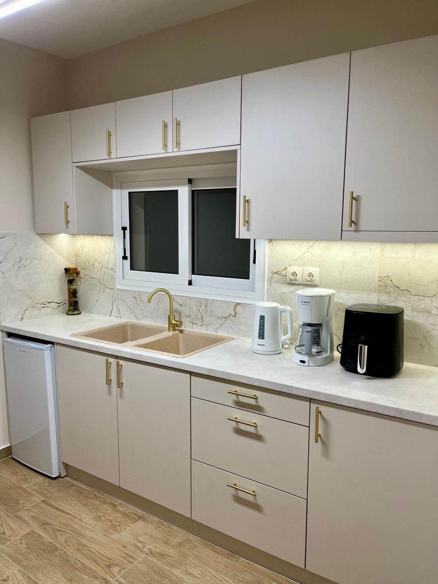 Emerald Luxury - Ath Airport Apartment *