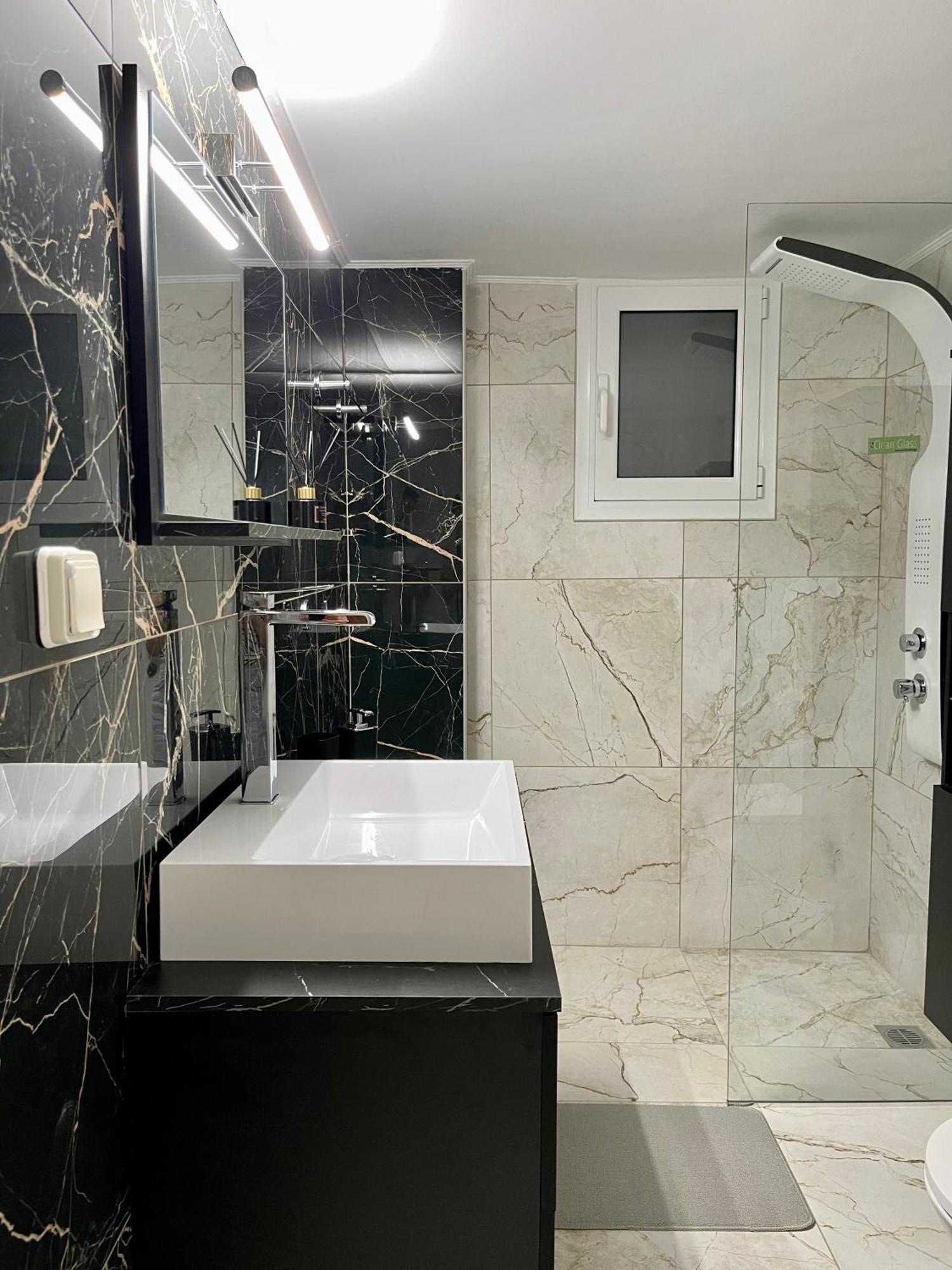 Emerald Luxury - Ath Airport Apartment